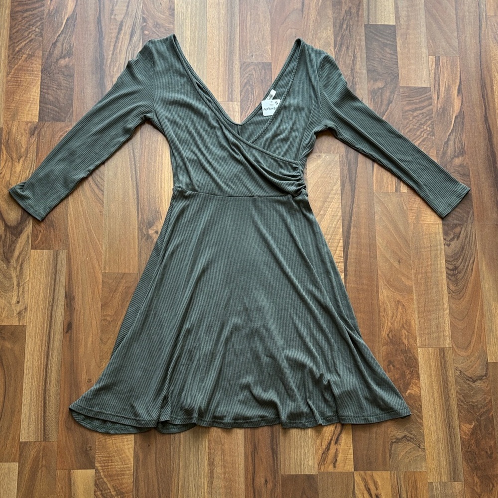 Apricot Lane Woman’s Size S Olive Green Long Sleeve Wrap Dress NWT